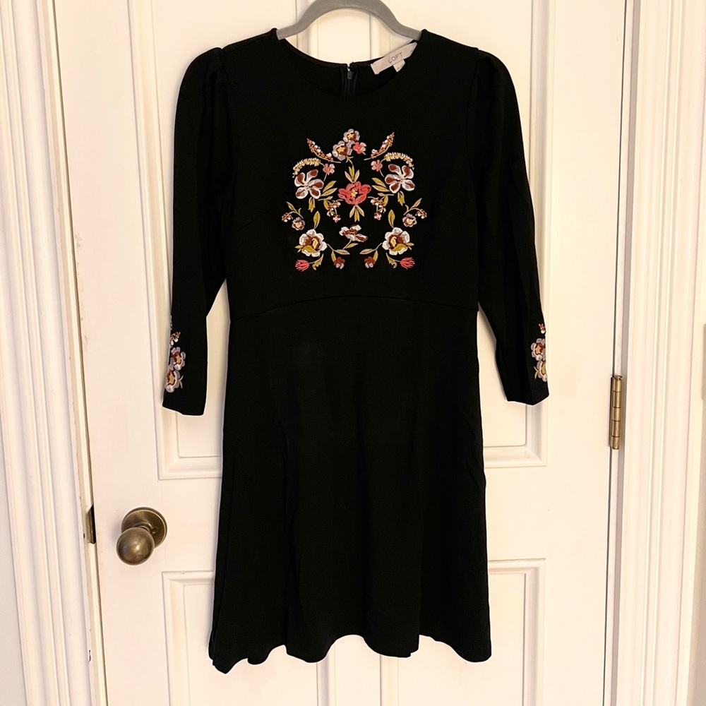 Loft embroidered dress 🌸